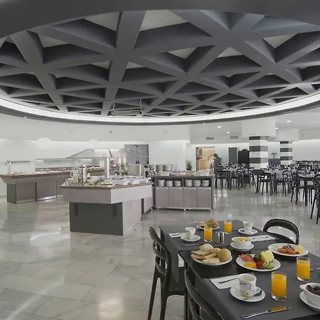 מלון El Puerto By Pierre 3*