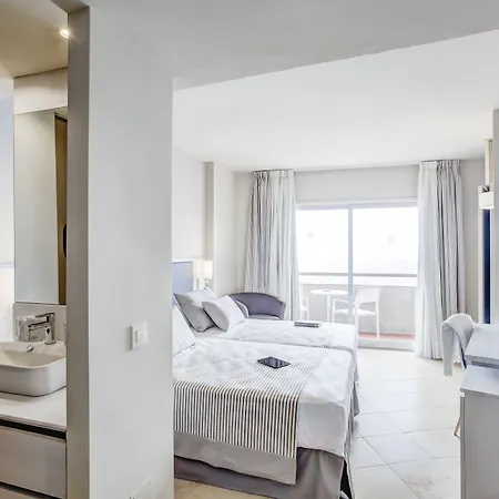 El Puerto By Pierre פואנגירולה