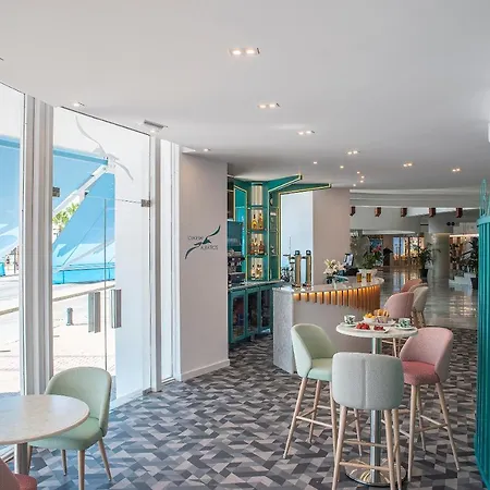 فندق إل بويرتو من بيير فاكانسيز فوينخيرولا