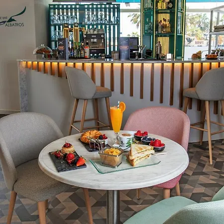 إل بويرتو من بيير فاكانسيز فوينخيرولا