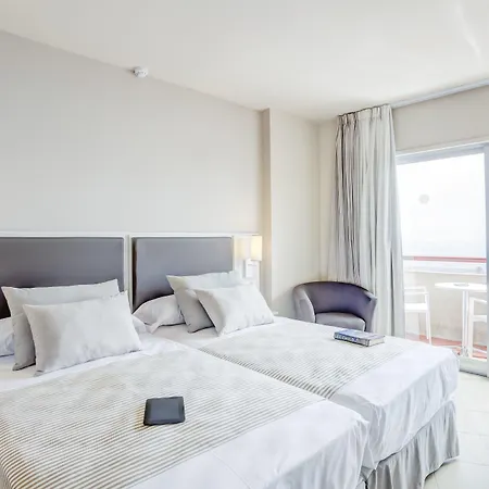 إل بويرتو من بيير فاكانسيز