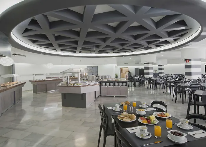 ホテル エル プエルト バイ ピエール バカンス 3*