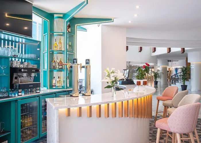 Hotel El Puerto By Pierre 3*