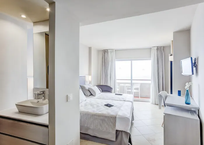 El Puerto By Pierre Fuengirola